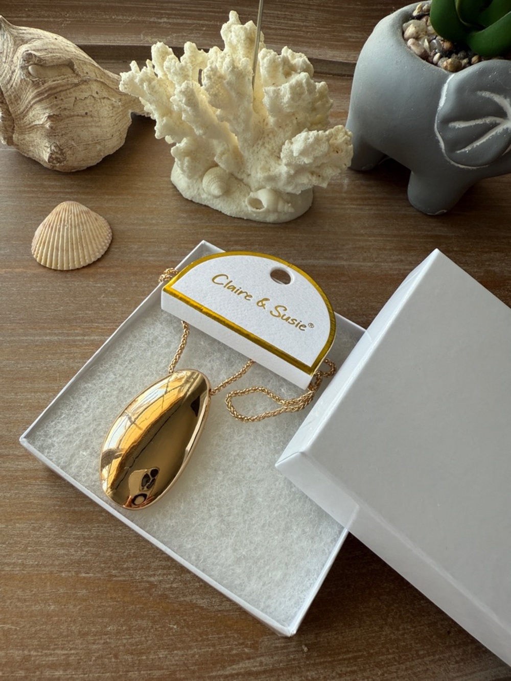 90’s minimalist Gold Teardrop Pendant Necklace - Women Jewelry - Picture 6 of 9